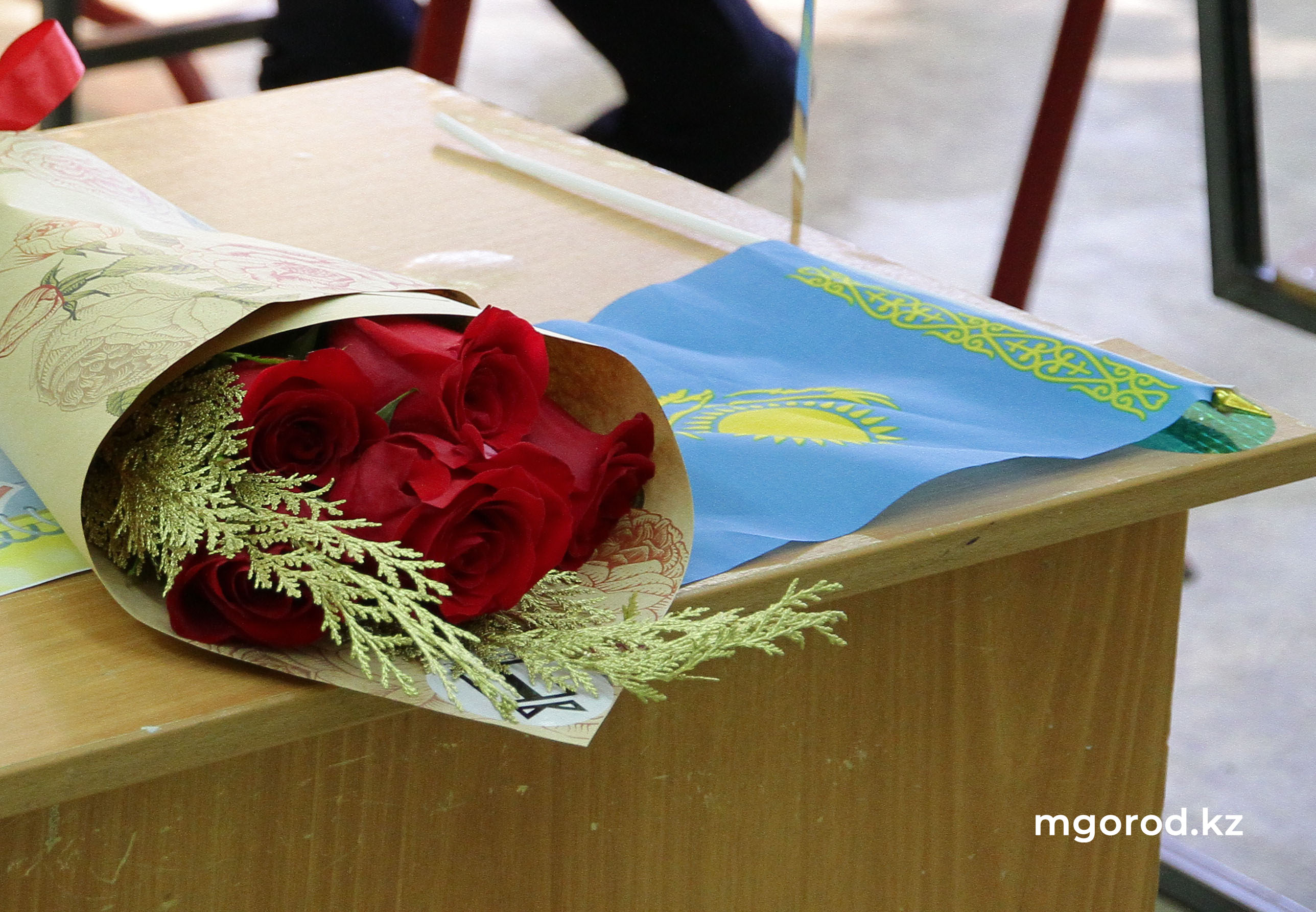 День учителя в Казахстане: в Минпросвете объяснили правила дарения цветов